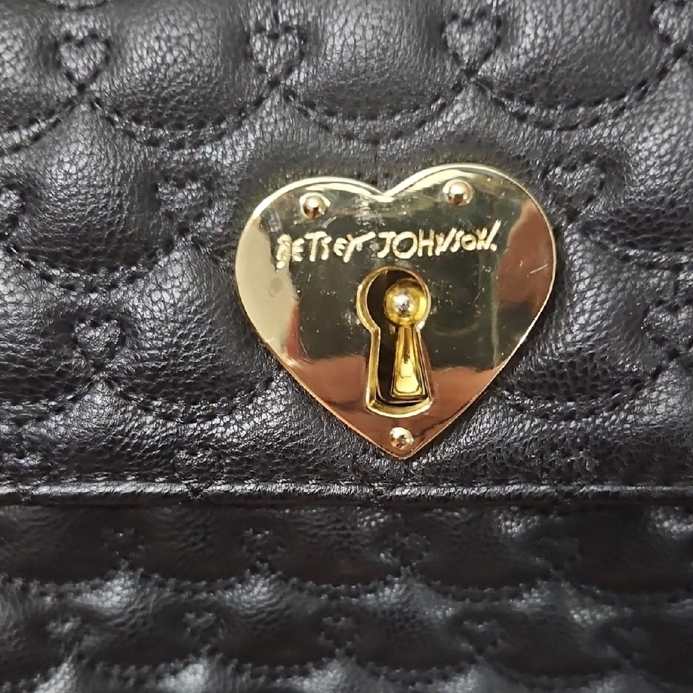 Chic Black Quilted Crossbody Bag with Gold Accents - Picture 2 of 16
